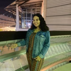 Meet your Posher, Thalia